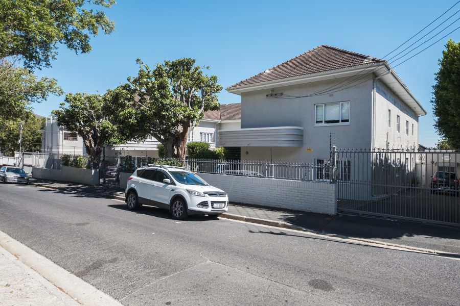 1 Bedroom Property for Sale in Vredehoek Western Cape